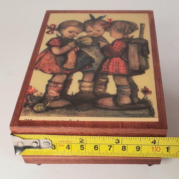 Vintage Hummel Music Box: Made in Italy - Picture 7 of 8